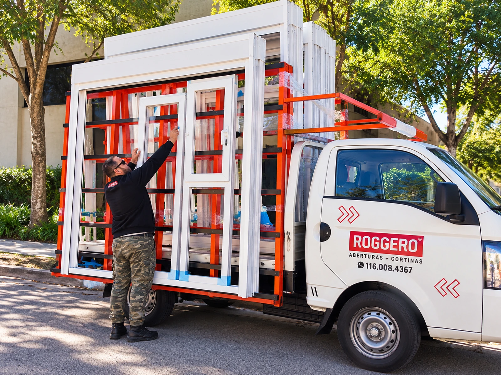 Roggero preparando aberturas y sistemas compactos para entrega