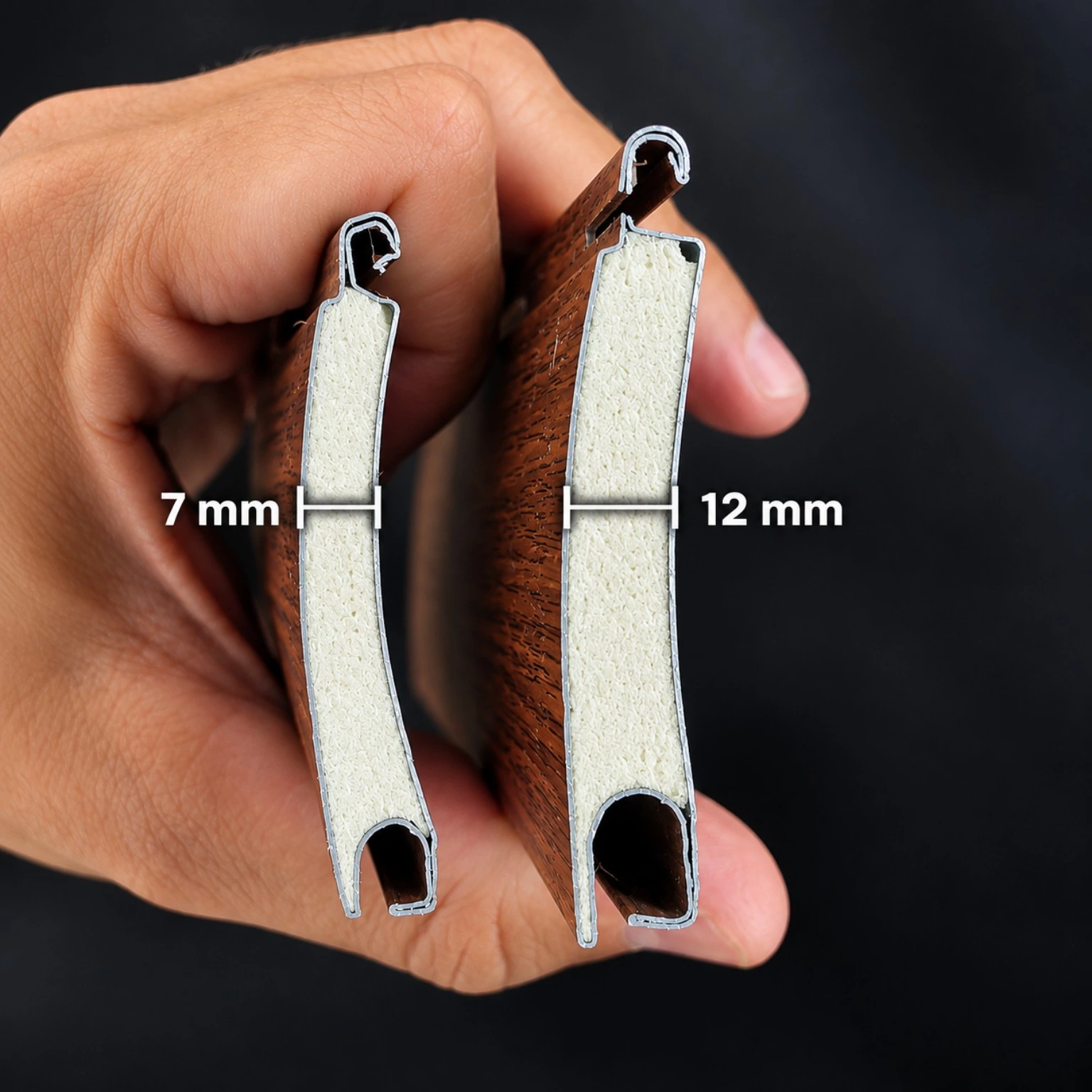 Detalle de lamas de persiana de aluminio inyectado con poliuretano